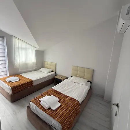 Villa Ares Villari *